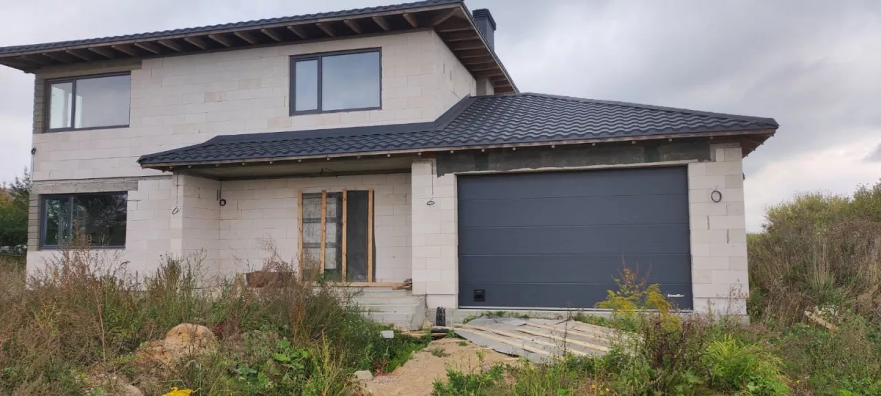 photo_5472101447266063928_y.jpg